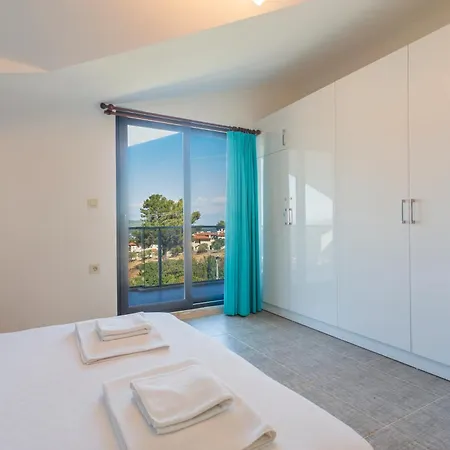 Celebrity E Villa