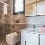 Celebrity E Villa *