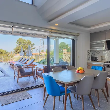 Celebrity E Вилла